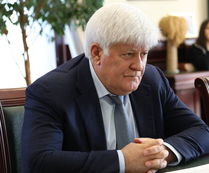 Магомед Гаджи Айдиев уволен с должности начальника Управления Правительства Дагестана по переселению лакского населения Новолакского района и восстановлению Ауховского района Указ об отстранении подписал Сергей Меликов В декабре прошлого года его заключили под стражу на два месяца