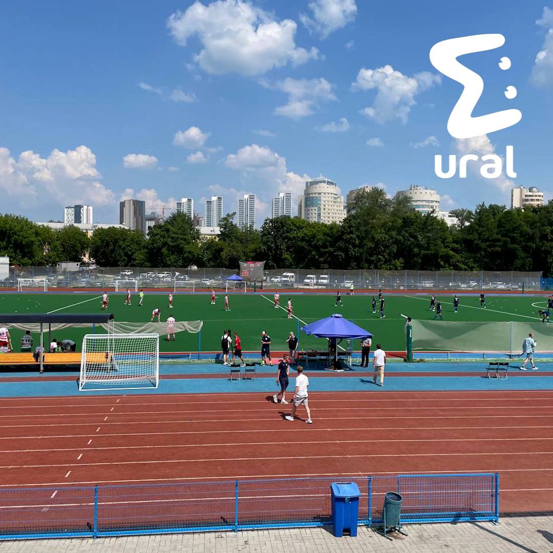 Стрельба на чемпионате России по хоккею на траве в Екатеринбурге. Матч прерван. Предварительно, возле "Динамо" кто-то стрелял из пневматики по птицам и попал в оператора на вышке. Чудом он не пострадал. Зрители спрятались под трибуны. На месте Росгвардия.