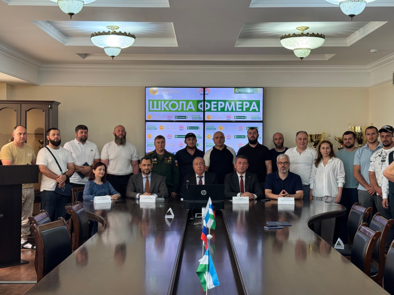 Тридцать новых аграриев КБР получили дипломы «Школы фермера»  Кабардино-Балкарский аграрный университет вручил дипломы тридцати выпускникам одиннадцатого потока «Школы фермера».  Особое внимание привлек рекордный состав этого набора: 23 дипломированных специалиста – ветераны специальной военной операции, сообщает пресс-служба Министерства экономического развития КБР.  Подробнее здесь