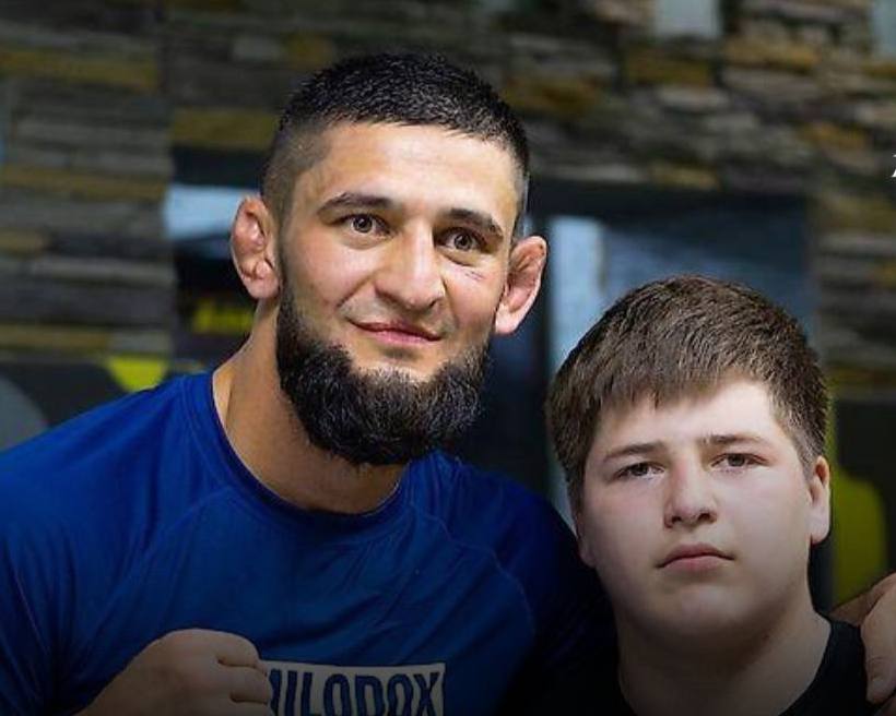 По неподтверждённой информации сын главы Чечни Рамзана Кадырова Адам Кадыров и его друг Хамзат Чимаев попали в автокатастрофу По предварительным данным состояние обоих оценивается как крайне тяжёлое При этом в ряде источников распространяется информация о том что Адам Кадыров мог погибнуть однако официального подтверждения этим данным на данный момент нет Информация уточняется Быстрый VPN без рекламы тут