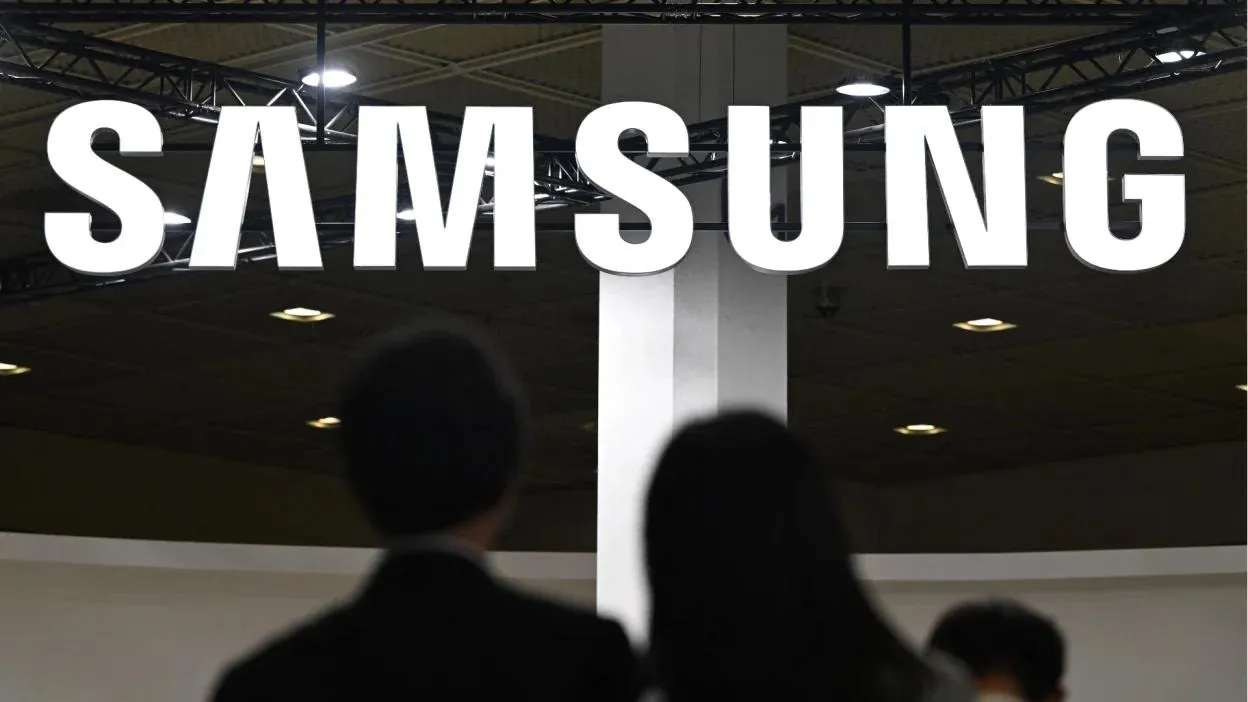 Капитализация Samsung впервые превысила 1 трлн Она стала второй азиатской компанией после TSMC которая преодолела эту отметку Рост акций компании вызван повышенным спросом на ИИ чипы РБК новости iphonesru
