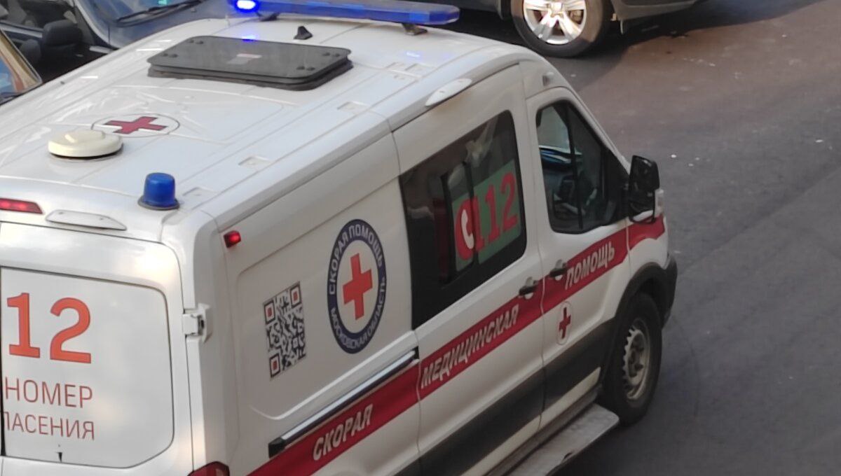 Трое детей погибли после употребления метадона в Череповце, один в больнице.   Погибшим мальчикам 13 и 16 лет, девочке — 16. Их подруга в реанимации.  Всё случилось в квартире одной из девушек на улице Наседкина. Погибшие мальчики из благополучных семей — один из них должен был пойти в седьмой класс, другой учился в айти-колледже. Девочка переехала с мамой из Вологды недавно — подальше от дурной компании.   Подростки забрали закладку, думая, что внутри другое вещество. В деле разбирается прокуратура.  За жизнь декочки борются врачи