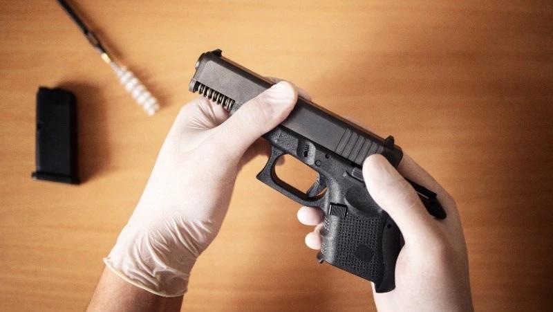 На Сахалине осудили еще двоих мужчин устроивших перестрелку рядом с детсадом в Макарове 15 января 2024 года на улице 50 лет ВЛКСМ Около 16 00 рядом с дошкольным учреждением Аленький цветочек в Макарове разгорелся конфликт между четырьмя мужчинами Как сообщают материалы дела двое братьев иностранцев и еще двое друзей встретились рядом с одним из жилых домов и начали разговор о каких то документах Судом повод был признан незначительным Подробнее читайте на нашем сайте   Подписаться на нас Telegram I MAX Прислать нам новость Sakhonlinebot