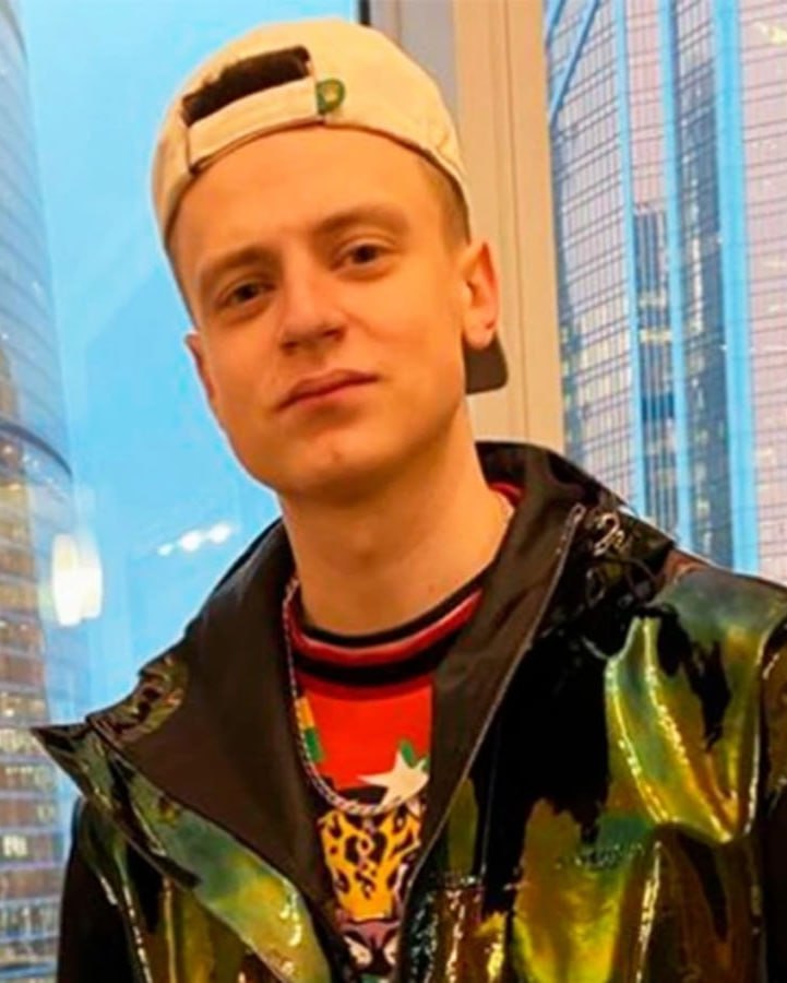 В Беларуси ресурсы Мэлстроя признали экстремистскими материалами Речь о всех каналах логотипах и вотермарках блогера Местные силовики заявил что в прошлом месяце были выявлены факты совершения хулиганств нарушений общественного порядка и незаконных массовых мероприятий Вероятно речь идет о его последнем розыгрыше в котором он призывал подписчиков записывать ролики с упоминанием рекламы казино взамен обещая квартиру   В октябре на территории Беларуси выявлены факты совершения хулиганств нарушений общественного порядка и незаконных массовых мероприятий Установлено к организации правонарушений и преступлений причастен скрывающийся за рубежом гражданин Беларуси Бурим Андрей Александрович известный как блогер Mellstroy В интернете он призывал участвовать в конкурсах совершая противоправные действия с последующим размещением видеоконтента в социальных сетях за вознаграждение ВПШ