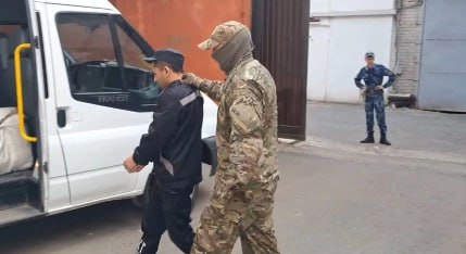 Осуждённого в Прикамье иностранца обвинили в финансировании террористов Сотрудниками управления УФСБ по Пермскому краю совместно с региональным ГУФСИН выявлена противоправная деятельность иностранца отбывающего наказание в одной из исправительных колоний Прикамья сообщает пресс служба УФСБ Установлено что осужденный исправительной колонии 1 будучи приверженцем радикальных взглядов осуществил перевод средств сторонникам одной из международных террористических организаций Возбуждено уголовное дело Фото УФСБ по Пермскому краю rbc perm