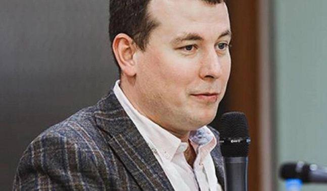Задержан глава нижегородского отделения Народного фронта Андрей Жильцов По данным источника НИА Нижний Новгород в правоохранительных органах задержание произошло 14 октября в рамках уголовного дела возбужденного по статье о мошенничестве в особо крупном размере часть 4 статьи 159 УК РФ Предварительно речь о хищении средств при реализации нацпроекта