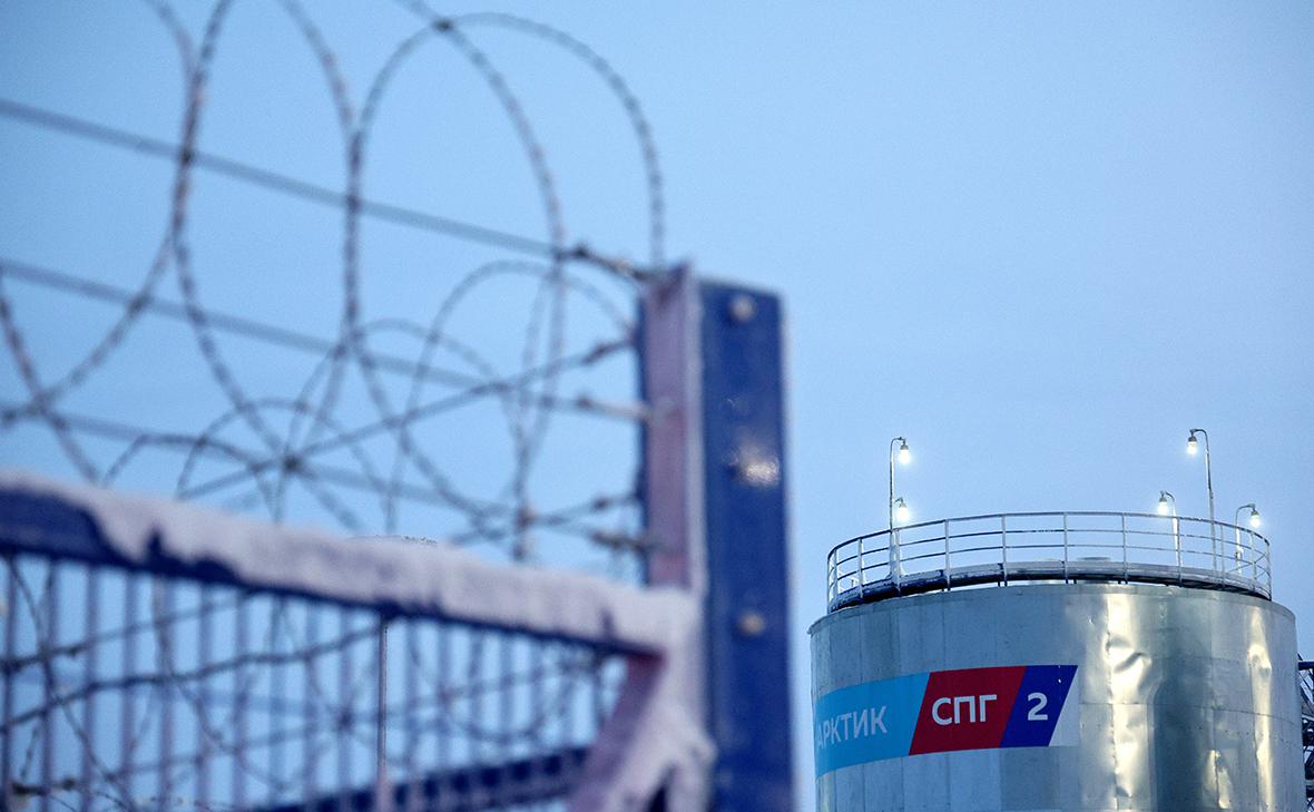 Европейская комиссия выпустила разъяснения по санкциям против российского сжиженного природного газа Из них следует что европейские компании не смогут перенаправить СПГ закупленный по долгосрочным контрактам в России в третьи страны Долгосрочные контракты на покупку СПГ Новатэка с Ямала есть у французской TotalEnergies германской SEFE испанской Naturgy Energy Group NVTK jkinvest news jkinvest