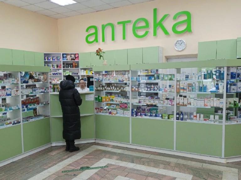 Самыми дефицитными специалистами на рынке труда в Приморском крае по итогам апреля стали фармацевты-провизоры – к такому выводу пришли аналитики hh.ru На одно предложение о работе для фармацевтов-провизоров сейчас приходится 1 резюме потенциальных кандидатов. При этом нормой считается соотношение от 4 резюме на вакансию. При этом медианные зарплаты для них составляют всего 70 тыс. руб, тогда как в среднем по региону работникам предлагают 80 тыс. рублей.