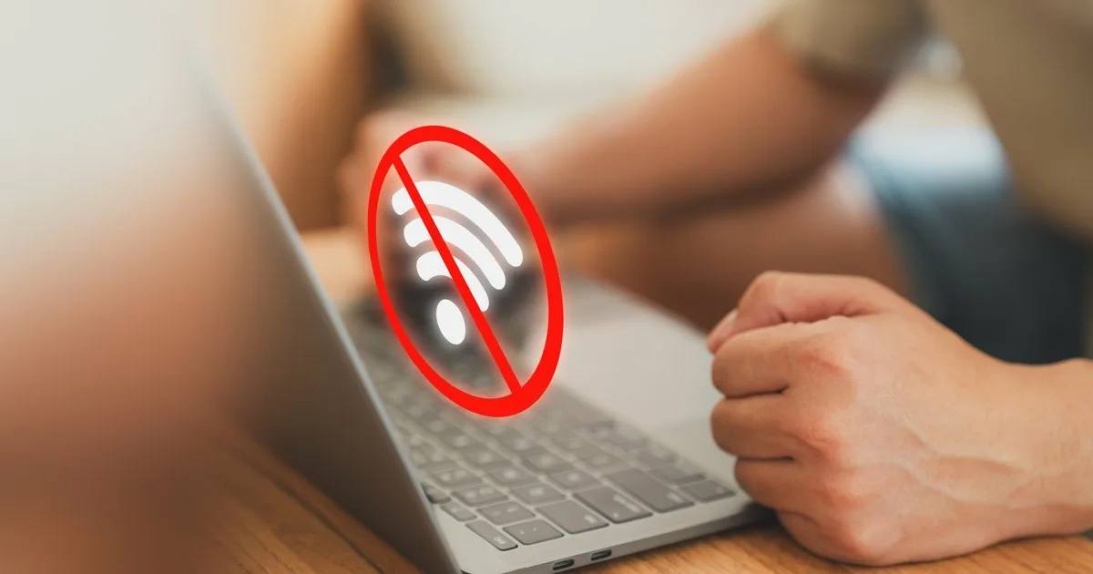 В Краснодарском крае второй день нет LTE — мобильный интернет в регионе фактически парализован.  Из-за отключения таксисты и курьеры не могут выполнять заказы, а многие жители лишились возможности оплачивать покупки картой.  По официальным данным, связь ограничили в рамках мер безопасности. Когда интернет восстановят — неизвестно.  КК