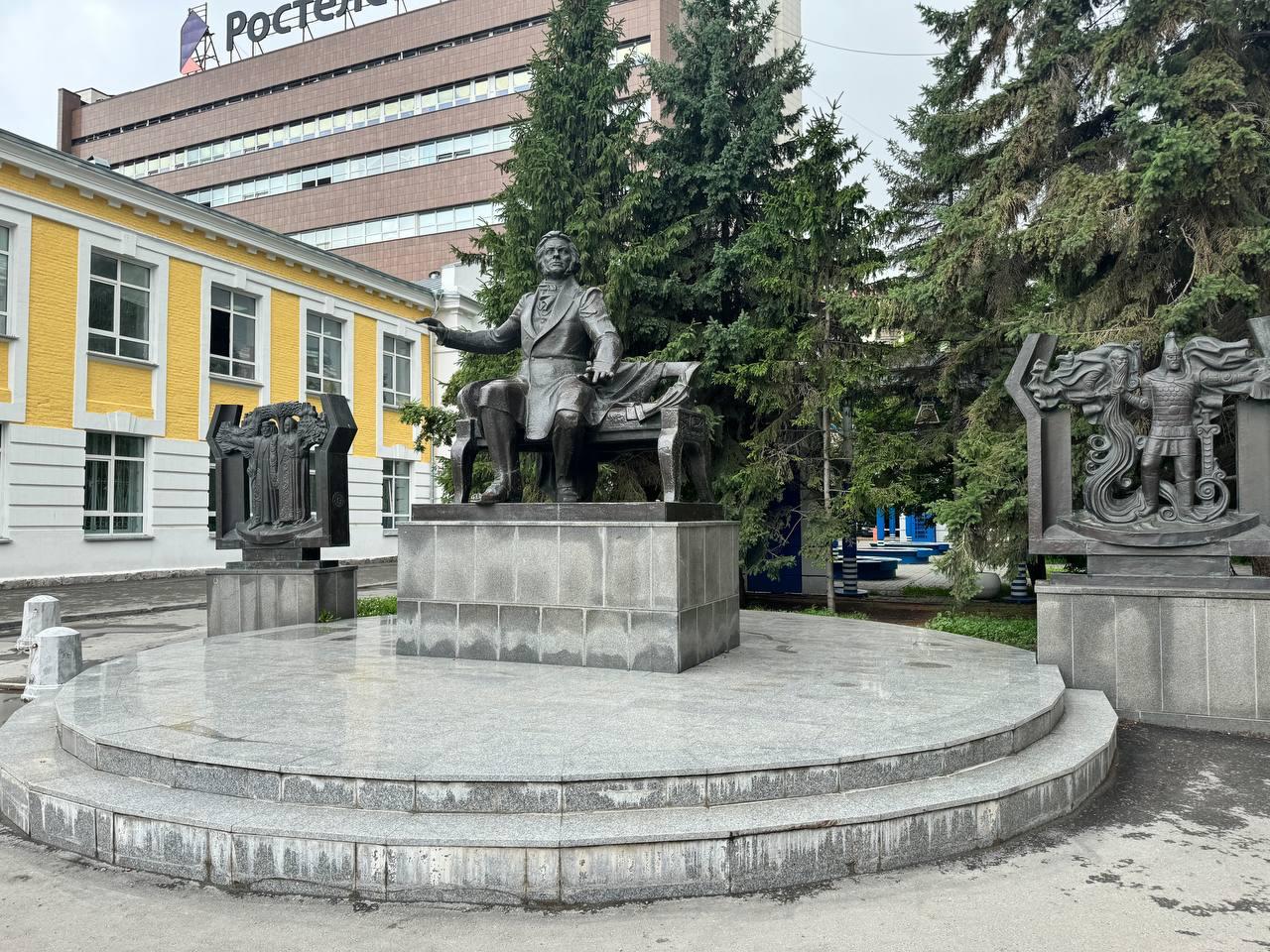 В Новосибирске МАУ «Горзеленхоз» объявило контракт на благоустройство территории возле памятника М. И. Глинке по улице Щетинкина. Об этом сообщили в пресс-службе мэрии города. Объявили конкурс на благоустройство территории у памятника М. И. Глинке – аллее связистов имени А. И. Никулина на улице Щетинкина. Подрядчику предстоит заменить покрытие, установить новые бордюры и плитку, переустановить люки, провести освещение, – цитируют в администрации мэра города Максима Кудрявцева. Площадь благоустраиваемой территории составит более 600 квадратных метров. За все работы, которые должны закончить до 20 октября 2025 года, заплатят 15 949 540 рублей. #новосибирск