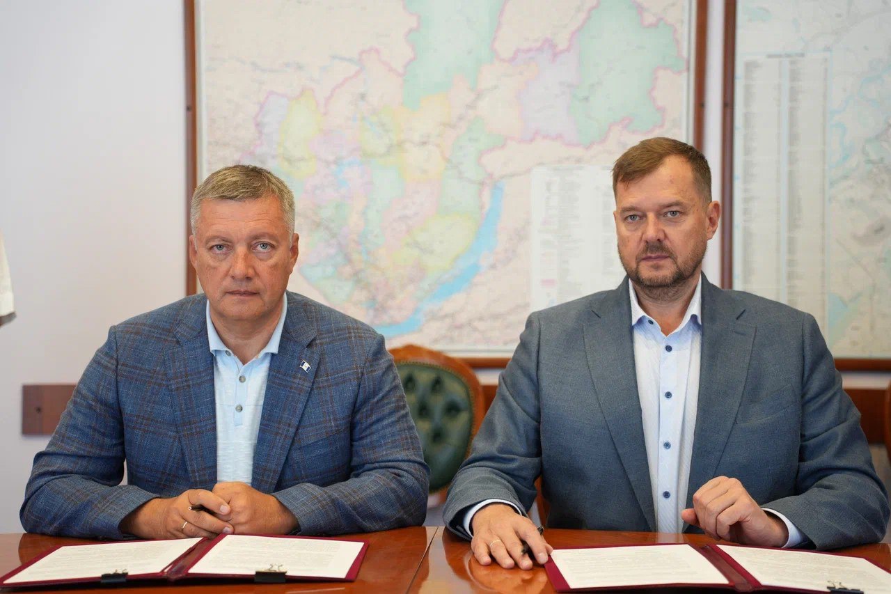 Губернатор Приангарья Игорь Кобзев и Губернатор Запорожской области Евгений Балицкий поставили подписи под соглашением о сотрудничестве Документ предусматривает развитие взаимодействия в торгово-экономической, научно-технической, социальной, культурной и других сферах – по мнению сторон, это отвечает интересам населения обоих субъектов и будет способствовать экономическому развитию Иркутской и Запорожской областей. «Подписанное соглашение станет точкой опоры для развития межрегиональной экономической интеграции и укрепления связей в различных сферах. Мы должны создать условия для сотрудничества, которые пойдут на пользу жителям наших регионов», – сообщил Игорь Кобзев. «Сегодня наши регионы нуждаются в опыте, которые есть на территории Российской Федерации. Достижения Иркутской области очень показательны, их отличает Президент страны Владимир Путин, для нас это высокая оценка», – сказал Евгений Балицкий.