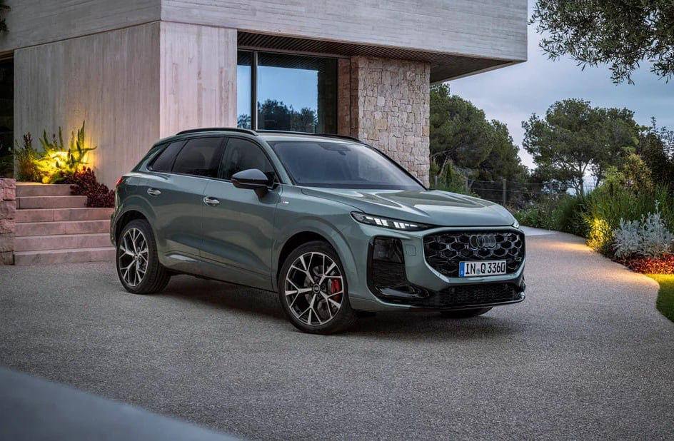 Audi показали новую Q3. Авто получило полностью цифровую приборку и фары на 26 тыс. светодиодов каждая главное не сломать . Самая заряженная версия — это гибрид общей мощностью 272 л.с. Максимальный запас хода только на электромоторе 119 км, а зарядка с 10 до 80% занимает всего 30 минут. Айтишник Подписаться
