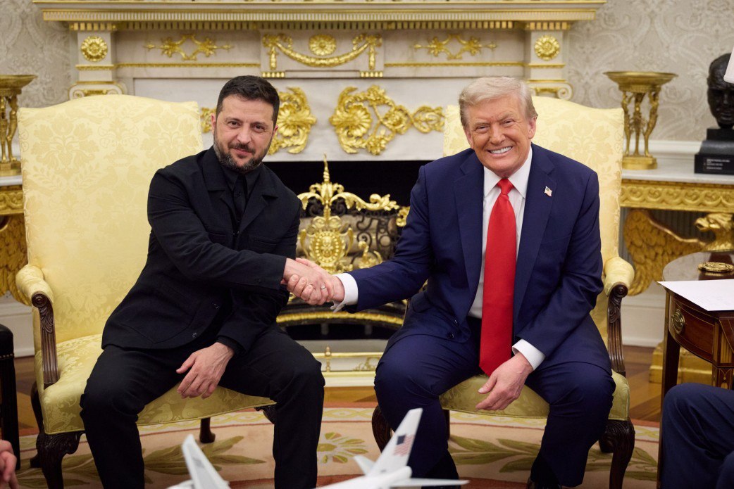 Президент Украины планирует встретиться с Трампом во время Генассамблеи ООН Украина готовится к Генеральной Ассамблее ООН запланировано большое количество встреч в частности с президентом США Дональдом Трампом Об этом сообщил президент Украины Владимир Зеленский во время общения с журналистами в пятницу Будет большое количество двусторонних встреч Бизнес технологии оборонка минерал дело Будем объединены экономической большой встречей Ну и встреча с президентом Соединенных Штатов Америки Также скорее всего встреча первых леди Украины и Соединенных Штатов по гуманитарному вопросу по детям сказал Зеленский слова которого приводят украинские СМИ Подробнее на нашем сайте v aa com tr 3693276 24 7 в сутки с Агентством Анадолу