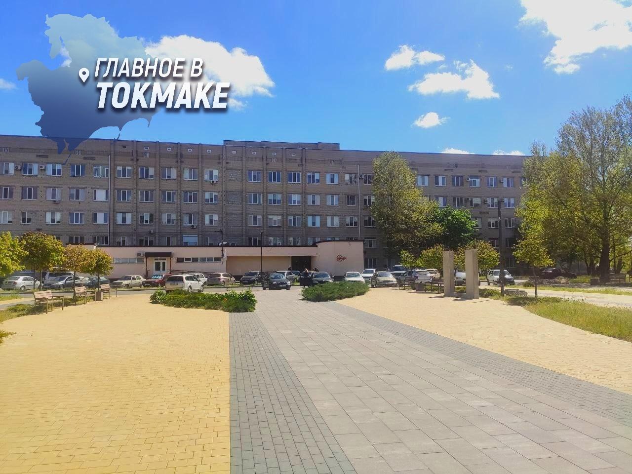 Карелия организует прием офтальмологов в Мелитопольской больнице для пациентов из Васильевки и Днепрорудного  Офтальмологи из Краснодарского края будут принимать пациентов из Запорожской области с 11 по 13 августа. Запись на прием уже открыта в Васильевке и Днепрорудном.  «Офтальмологическая помощь пользуется большим спросом в этих населенных пунктах. Во время своей командировки в регион министр здравоохранения Карелии Михаил Охлопков договорился с офтальмологами из Краснодарского края о проведении приема в Мелитопольской больнице. Врачи будут проводить операции для взрослых пациентов. Карелия также возьмет на себя транспортировку коллег в Мелитополь», — отметил главный хирург Карелии Александр Романов, который активно поддерживает связь с коллегами и пациентами даже находясь в Карелии. С 2023 года карельские медики оказывают помощь жителям подшефного региона, формируя бригады врачей для выездов в Запорожскую область и проведения онлайн-консультаций.