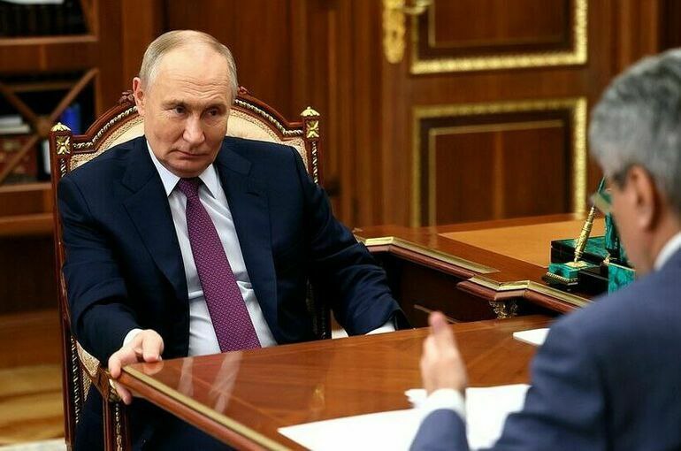 Путин объяснил ограничение майнинга в регионах нехваткой электроэнергии.  В профицитных регионах не хватает электричества уже - Владимир Путин, президент РФ в ответ на слова благодарности за принятие закона о майнинге.  В сентябре на пленарной сессии Восточного экономического форума президент отмечал, что Россия сегодня уже является одним из мировых лидеров по майнингу, и связано это в том числе с профицитом энергетических мощностей в Сибири  #энергетика #биткойн #путин