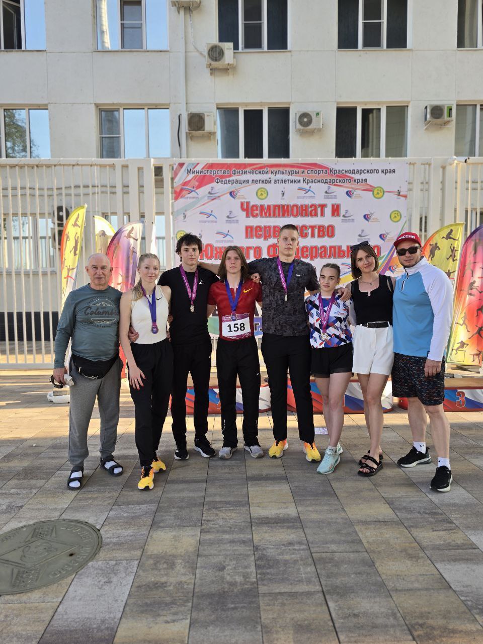 В Краснодаре дан старт Чемпионату и первенству Южного Федерального округа по лёгкой атлетике среди юношей и девушек до 16, до 18 лет , юниоров и юниорок до 20, до 23 лет . В соревнованиях принимают участие 948 спортсменов из 10 регионов ЮФО. Спортсмены из ДНР уже в первый день соревнований завоевали 11 медалей - 2 золотых, 4 серебрянных, и 5 бронзовых. Фото: Министерство спорта и туризма ДНР