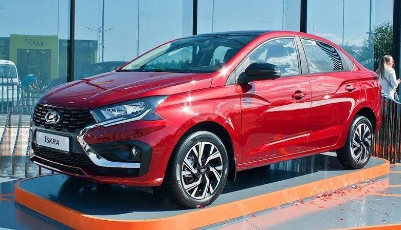 В Lada Iskra за 1,25 млн рублей не установили кондиционер, потому что он не нужен россиянам, заявил главный инженер проекта Виталий Логинов. По его словам, АвтоВАЗ провёл исследование и выяснил, что многие потребители банально не пользуются кондиционером, так как в России и так холодно.