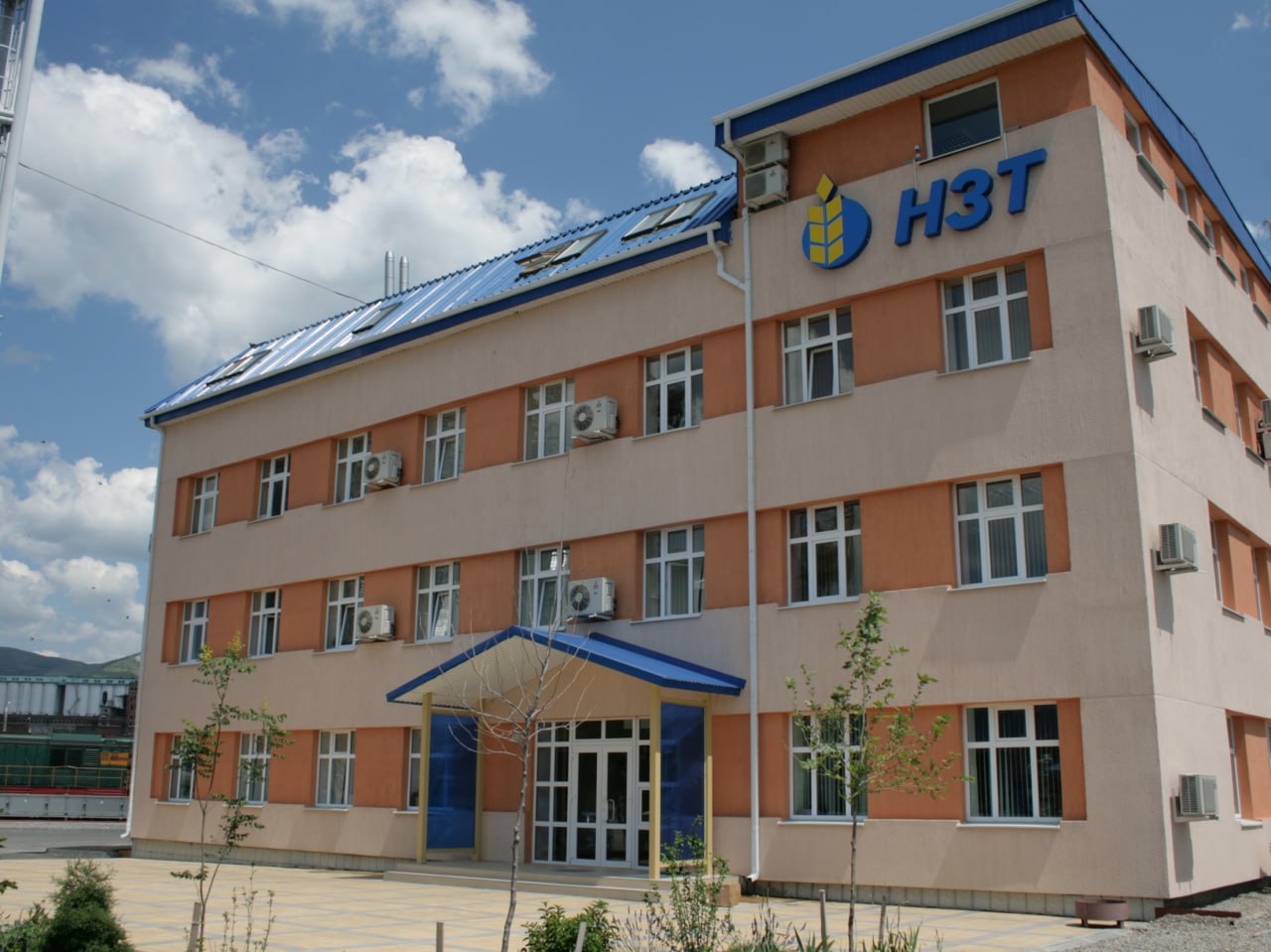 Новороссийский зерновой терминал снизил перевалку на 24 В 2025 году терминал перевалил на экспорт 5 47 млн тонн зерновых культур Результат обусловлен снижением экспортной квоты в первом полугодии 2025 года объем квоты на экспорт зерновых культур действовавший с 15 февраля по 30 июня составлял 10 6 млн тонн в то время как в 2024 году квота составляла 29 млн тонн nzt ru РБК Юг и Северный Кавказ в MAX АПК