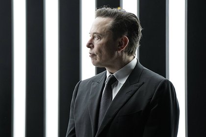 Маск назвал мерзостью «большой и красивый» законопроект Трампа Американский бизнесмен Илон Маск в соцсети X резко раскритиковал законопроект президента США Дональда Трампа о сокращении федеральных расходов, который тот назвал «единым, большим и красивым». «Этот законопроект о расходах — отвратительная мерзость. Позор тем, кто голосовал за это: вы знаете, что поступили неправильно. Вы это знаете», — заявил Маск. Палата представителей Конгресса США приняла «большой, красивый» законопроект президента Дональда Трампа по внутренней политике 22 мая. Обсуждение законопроекта шло несколько недель и вызвало бурные обсуждения внутри Республиканской партии. Пакет мер предполагает продление налоговых льгот 2017 года, расширение армии и реализацию планов американского лидера по массовым депортациям. С помощью этого законопроекта Трамп сможет выполнить два предвыборных обещания: отмену налогов на чаевые и сверхурочную работу.