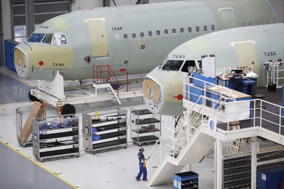 Airbus SE открывает дополнительные сборочные линии в США и Китае для своего самого продаваемого семейства самолётов A320neo стремясь выйти на уровень производства 75 самолётов в месяц на фоне огромного спроса jkinvest news jkinvest