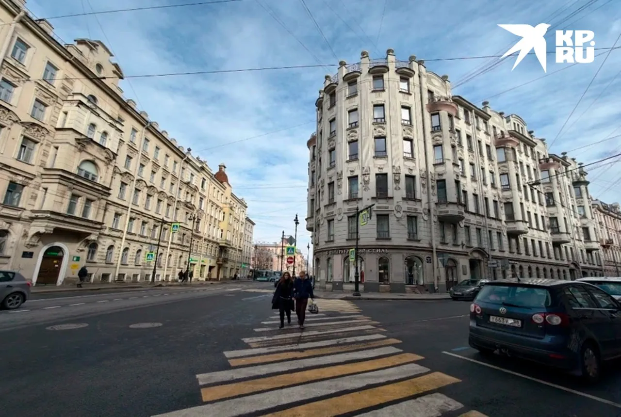Незаконные гаражи в Петроградском районе уступят место скверам В Петроградском районе Петербурга не осталось земли для новой застройки поэтому освободившиеся после сноса незаконных гаражей площадки отдадут под скверы а не под строительство В 2026 2027 годах благоустроят Петровский пруд Ораниенбаумский сад и четыре сквера у Чкаловского проспекта а до 2030 го создадут водный маршрут от Крестовского острова до Леонтьевского мыса Читай нас в MAX Читай нас в Telegram