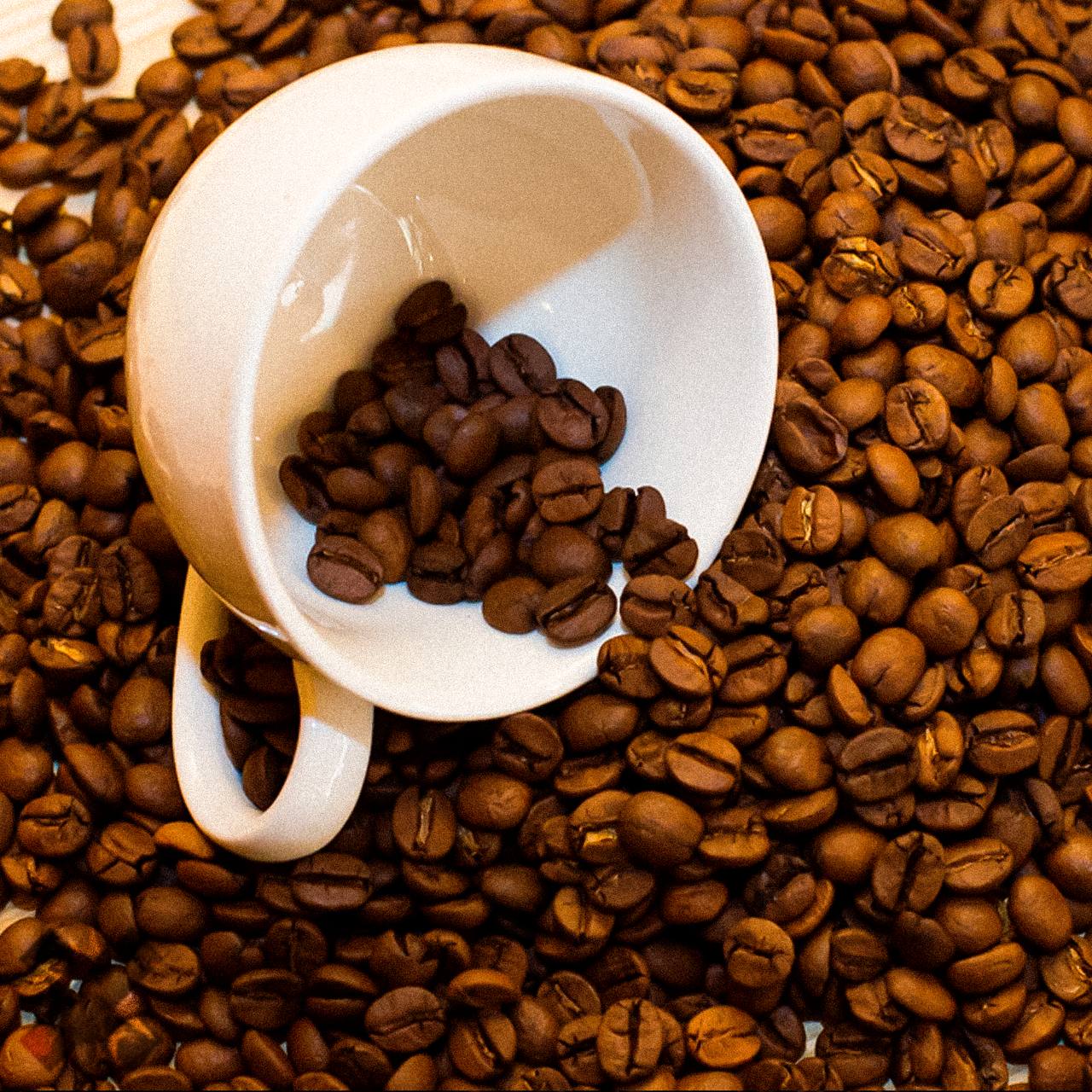 Самая дорогая чашка кофе 1000 В Дубае продают кофе из редких панамских зёрен Nido 7 Geisha выращенных у подножия вулкана Бару 20 кг этих зёрен были куплены на аукционе за 600 тыс и теперь чашка напитка обойдётся в 1000 80 000 тысяча баксов за кофе мой утренний кофе за 150 в автомате лучше отвечаю НЕ МОРГЕНШТЕРН