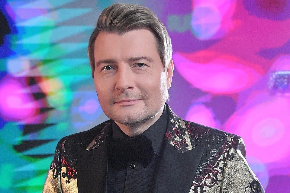 Николая Баскова объявили в розыск на Украине  Служба безопасности Украины  СБУ  объявила в розыск народного артиста России певца Николая Баскова. Информация об этом появилась в базе данных украинских спецслужб. Согласно данным СБУ, Басков находится в розыске с 3 марта с 2022 года. Певца обвиняют в якобы "покушении на территориальную целостность и неприкосновенность Украины". Заочно ему уже избрали меру пресечения в виде заключения под стражу.