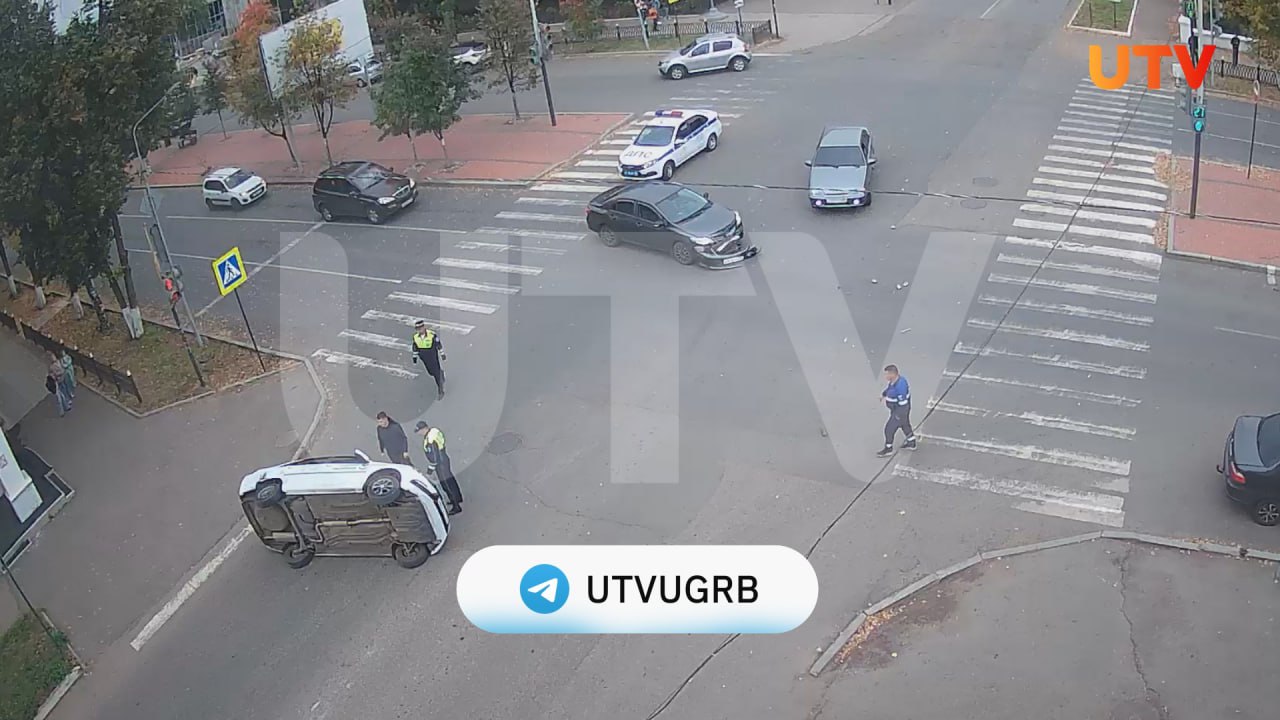 В Ишимбае такси перевернулось от удара в бок Авария произошла сегодня днем на пересечении улицы Стахановская и проспекта Ленина Подробности уточняются Подписывайтесь на utvugrb