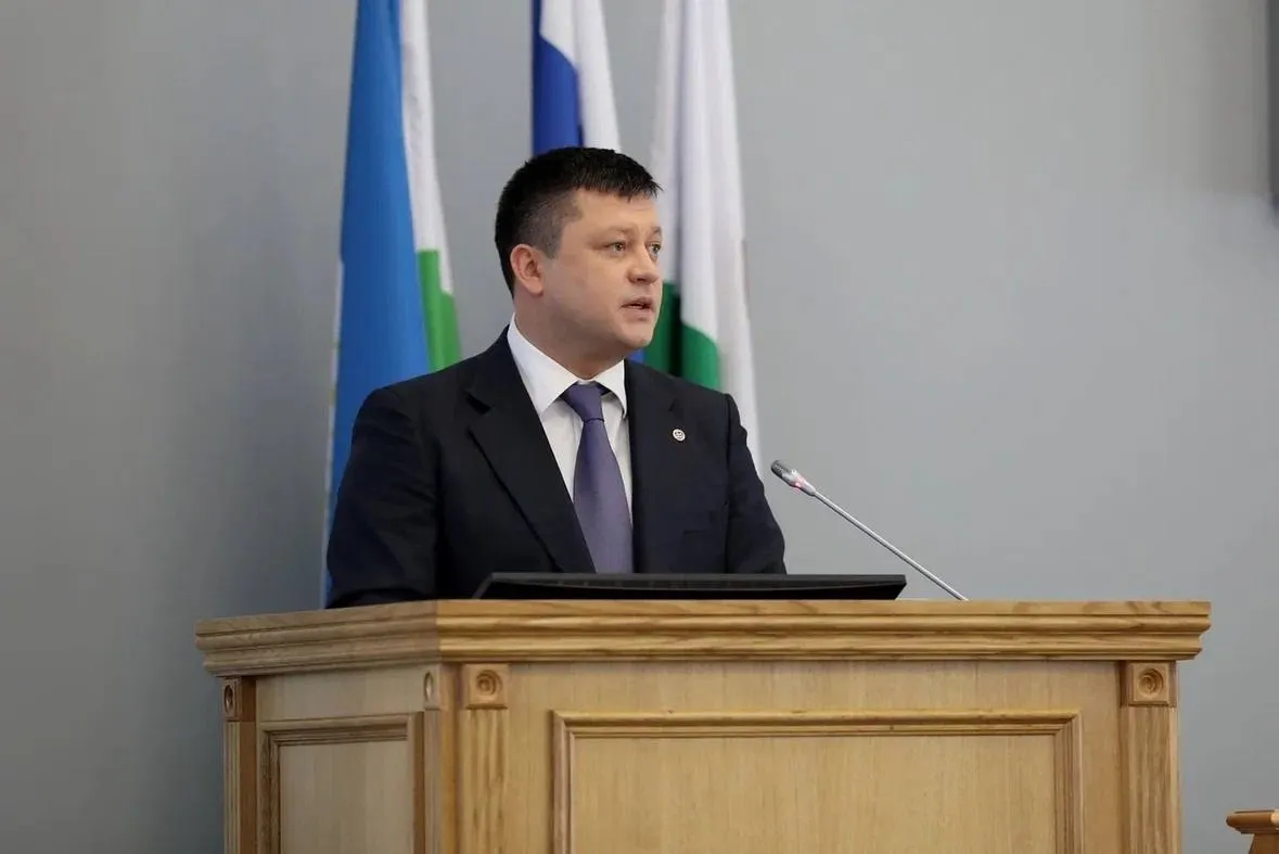 Мэра Уфы Ратмира Мавлиева госпитализировали Сегодня утром к дому градоначальника приехала скорая помощь Его доставили в РКБ с подозрением на сердечный приступ