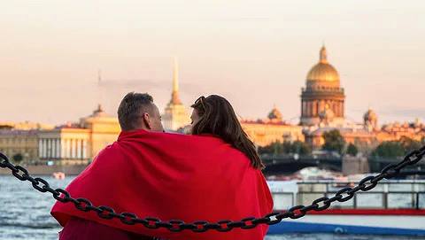 ‍ ‍  Пособия для студенческих семей достигнут в Петербурге почти 19 тысяч рублей  Законодательное собрание Санкт-Петербурга поддержало проект закона об увеличении размера ежемесячного пособия для студенческих семей. Объем выплаты достигнет 18749 рублей.