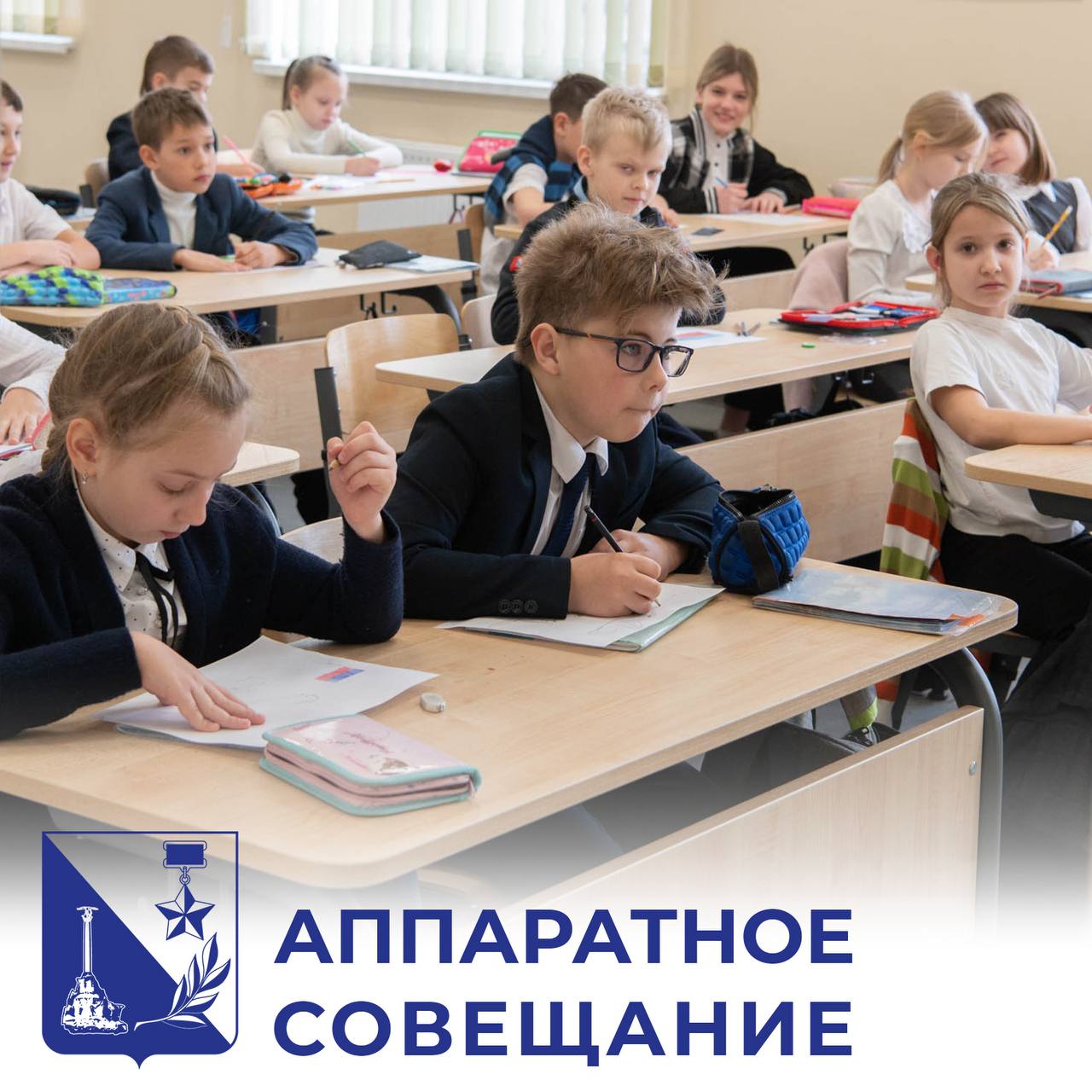 Михаил Развожаев Более 80 тысяч севастопольских детей получили единовременную выплату в 5 тысяч рублей Напомню изначально мы планировали что приём заявлений продлится до 1 октября На одном из заседаний правительства я принял решение что ещё полтора месяца заявления смогут подавать те родители которым отказали в выплате из за технических ошибок Приём повторных заявлений для таких семей продолжится до 15 ноября На сегодня в Департамент труда и социальной защиты поступило заявлений на 80 497 детей выплаты проведены на 80 129 детей на сумму более 400 миллионов рублей По оставшимся 368 заявлениям по которым пришёл отказ из банков родители смогут подать их повторно в установленный срок Хотите быть в курсе самых важных новостей Подписывайтесь на мои каналы в отечественных соцсетях Михаил Развожаев в MAX Михаил Развожаев в VK
