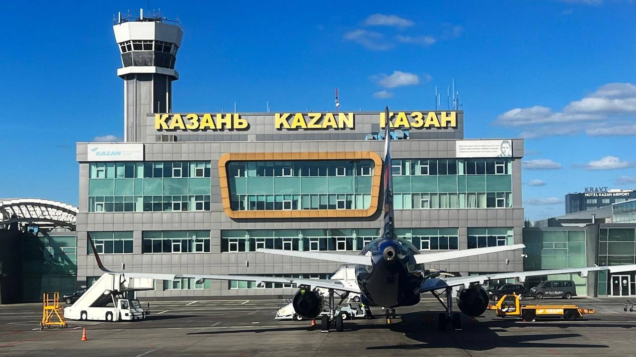 Аэропорты Казани и Нижнекамска временно не принимают и не отправляют рейсы Ограничения на прием и выпуск самолетов введены с 05.40. Воздушные гавани временно не принимают и не отправляют рейсы. Подпишитесь:
