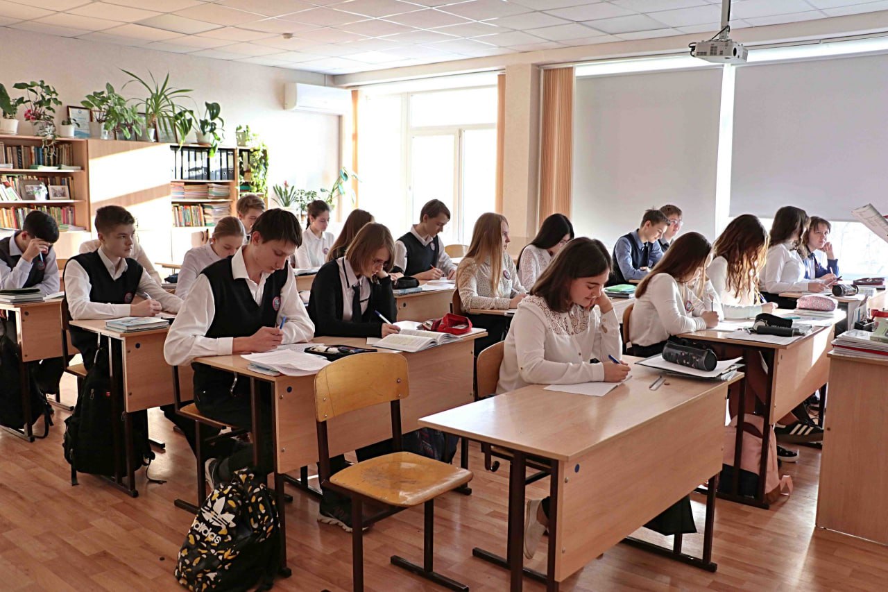 Не более 10% учебного времени будут выделять школы на контрольные и проверочные работы с 1 сентября — руководитель Рособрнадзора Анзор Музаев Сегодня, по мнению ведомства, учителя сильно злоупотребляют использованием контрольно-проверочных работ. Рособрнадзор обещает мониторить и строго наказывать тех, кто будет мучить школоту контрольными сверх меры. Правда, не очень понятно, как будут мониторить и как именно наказывать.