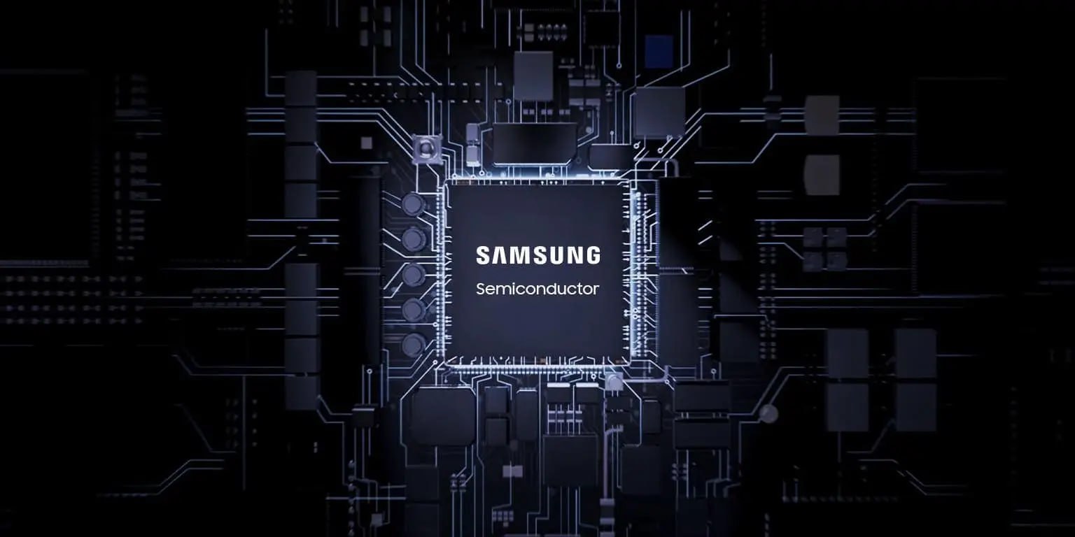 Samsung демпингует корейские 2 нм на треть дешевле тайваньских Samsung активно пытается вернуть себе долю рынка чипмейкеров для чего приняла решение снизить стоимость одной кремниевой пластины с 2 нм чипами до 20 000 Это сразу на треть ниже чем предлагает TSMC Но судя по всему тайваньского чипмейкера это не волнует заводы TSMC нагружены на максимум число заказчиков 2 нм чипов достигло 15 и компания остается лидером рынка Мой Компьютер