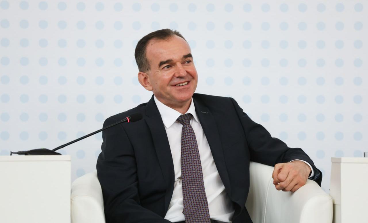 Михаил Мишустин поздравил Вениамина Кондратьева с 55 летием Председатель Правительства России отправил в адрес губернатора телеграмму В Краснодарском крае вас знают как человека энергичного и целеустремленного который стремится развивать регион сделать жизнь людей лучше Под вашим руководством в крае ведется активная деятельность по созданию новых точек экономического роста благоприятного инвестиционного климата поддержке малого и среднего бизнеса Реализуются масштабные проекты в сельском хозяйстве строятся современные производства развивается индустрия гостеприимства санаторно курортная и социальная сферы Многое делается для повышения благосостояния жителей края а также для оказания поддержки бойцам специальной военной операции и их семьям отметил Михаил Мишустин Глава Правительства России пожелал губернатору Кубани новых успехов и достижений здоровья и благополучия Телеграммы с поздравлением Вениамину Кондратьеву уже прислали Председатель Совета Федераций Валентина Матвиенко Председатель Госдумы Вячеслав Володин Патриарх Московский и вся Руси Кирилл зампредседателя Совета безопасности России Дмитрий Медведев полномочный представитель Президента РФ в ЮФО Владимир Устинов Пресс служба администрации Краснодарского края