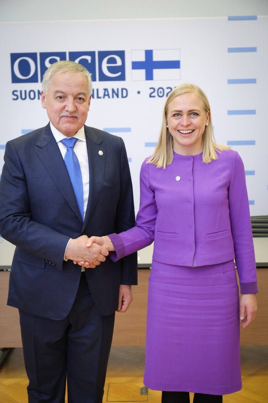 Встреча министров иностранных дел Таджикистана и Финляндии 4 декабря 2025 года в Вене в рамках заседания Совета министров иностранных дел Организации по безопасности и сотрудничеству в Европе ОБСЕ Министр иностранных дел Республики Таджикистан Сироджиддин Мухриддин встретился с Министром иностранных дел Финляндской Республики Элиной Валтонен В ходе встречи министры обсудили двусторонние отношения между Таджикистаном и Финляндией а также вопросы регионального сотрудничества и другие темы представляющие взаимный интерес включая ситуацию в Афганистане и обеспечение безопасности на пространстве ОБСЕ Муфассал Подробнее Read more mfa tj