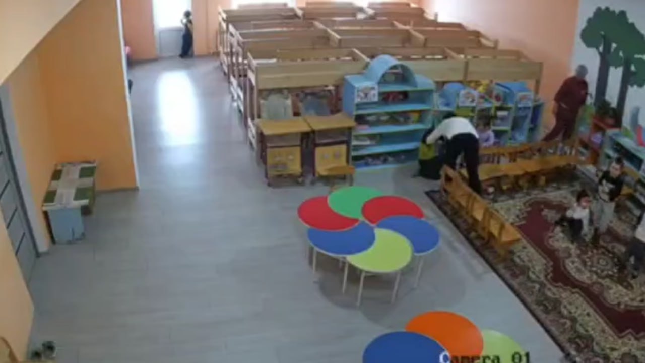 В Чирчике воспитатели грубо обращались с детьми с ограниченными возможностями видео Воспитатели специализированного детского сада били воспитанников по лицу голове и тянули за руки Национальное агентство соцзащиты провело проверку   uznews uz ru news 106389 uznews