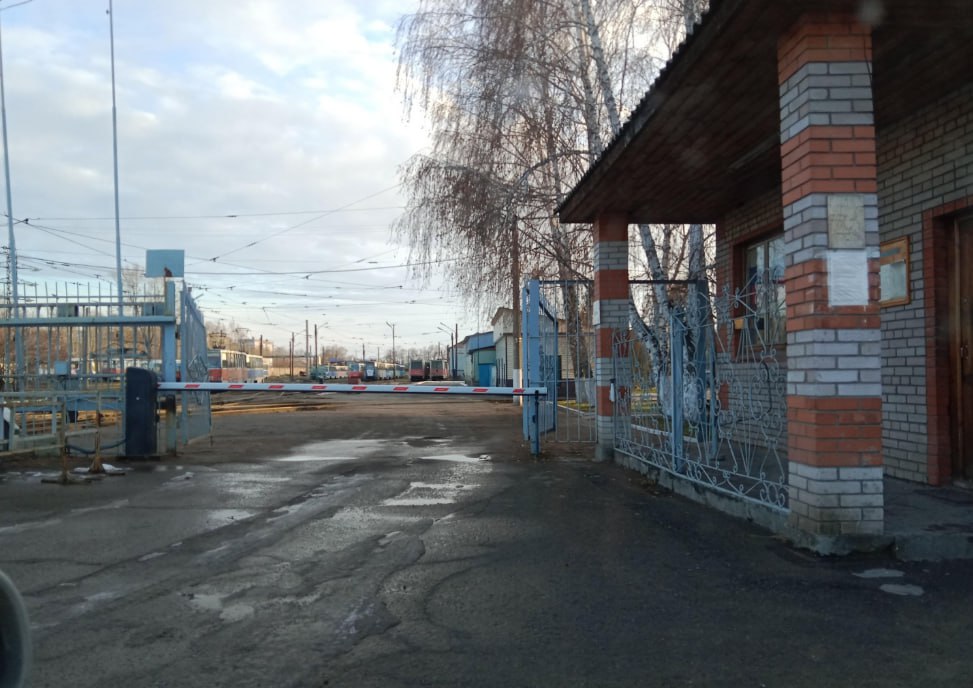 СГК требует от бийского «Горэлектротранса» 1,2 млн рублей задолженности СГК обратилась в Арбитражный суд Алтайского края с иском против бийского «Горэлектротранса». Бийское предприятие задолжало за тепло и горячую воду сумму в размере 1,2 млн рублей, а кроме того и пеню по договору на сумму в 32 тысячи рублей. Долг, судя по материалам суда, образовался за один лишь март 2025 года. Кроме того, в случае победы СГК «Горэлектротранс» должен будет оплатить судебную пошлину в 63 тысячи рублей. Исковое заявление, согласно определению суда, подано корректно, а потому дело получило ход.