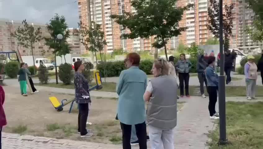 Субботник по пересадке деревьев в сквере Ушакова объединил жителей и власти Краснодара