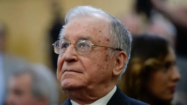 Умер бывший президент Румынии Ион Илиеску — пресс-служба правительства Румынии  Илиеску было 95 лет. Как пишет Mediafax, причиной смерти стала полиорганная недостаточность. У Илиеску был рак легких, с 10 июня политик находился в больнице.  В 1989 году Илиеску возглавил Фронт национального спасения, к которому перешла власть в Румынии после свержения Чаушеску. Пост президента Илиеску занимал с 1990 по 1996 год и с 2000 по 2004 год.