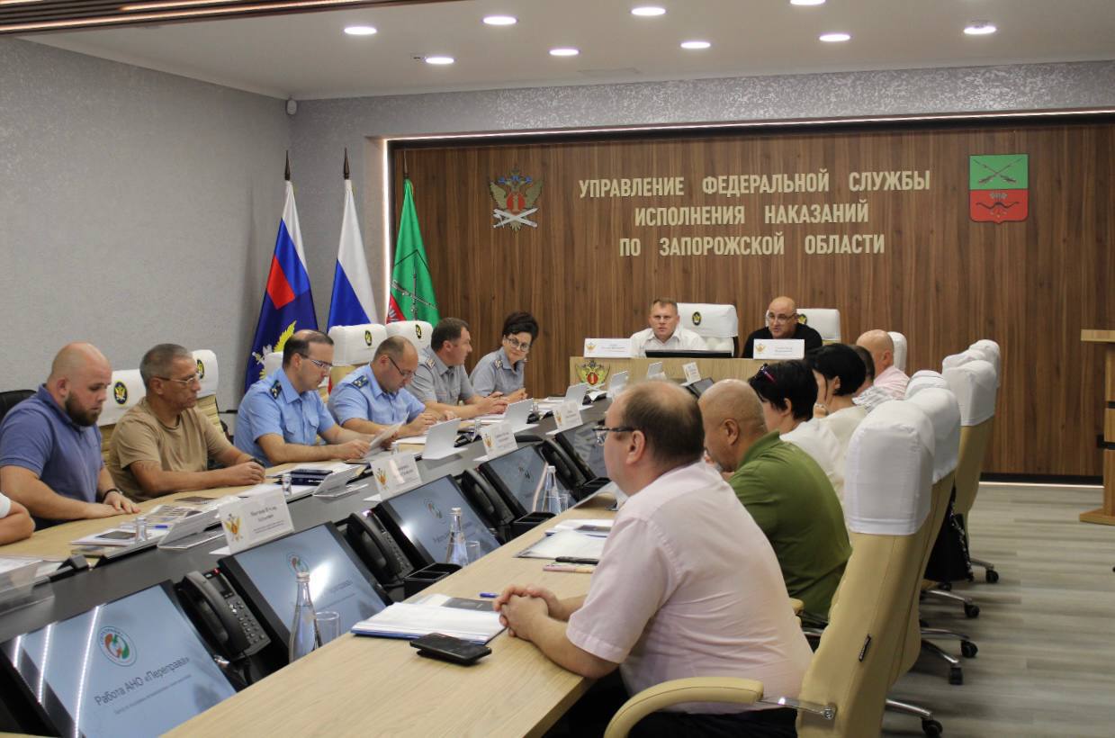 В рамках реализации Федерального закона «О пробации в Российской Федерации» продолжается совместная работа УФСИН и Администрации Губернатора и Правительства Запорожской области для создания необходимых условий по оказанию помощи осужденным лицам, лицам, которым назначены иные меры уголовно-правового характера, и лицам, освободившимся из учреждений, исполняющих наказания в виде принудительных работ или лишения свободы. Это касается вопросов восстановления социальных связей, востребованности профессиональных навыков и трудоустройства, обеспечения жильем, получения образования, реализации права на социальное обслуживание, получения медицинской, психологической и юридической помощи в соответствии с законодательством Российской Федерации. В ходе расширенного межведомственного совещания Управления Федеральной службы исполнения наказаний по Запорожской области принято решение о создании центра пробации в Запорожской области. Также будет разработан и принят региональный закон о пробации. Принятие закона о пробации на региональном уровне и создание центра пробации позволит комплексно подойти к решению проблем лиц, оказавшихся в трудной жизненной ситуации, по их ресоциализации, социальной адаптации и социальной реабилитации, позволит снизить уровень рецидивной преступности, поспособствует социально-экономической стабильности и национальной безопасности в Запорожской области.
