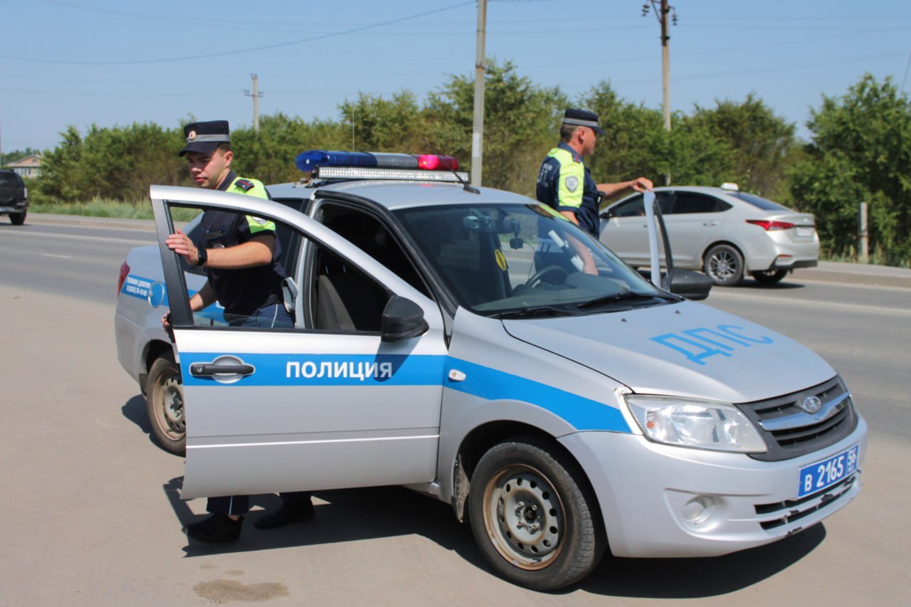 Оренбург Медиа В Бугуруслане юноша расстрелял из пневматики пассажирский автобус Житель Оренбургской области пояснил что выстрелил в микроавтобус с пассажирами желая развлечься Как выяснили сотрудники полиции в Бугуруслане 18 летний юноша находился на заднем сидении автомобиля когда несколько раз выстрелил из пневматического пистолета в пассажирский автобус В этот момент маршрутка двигалась в попутном направлении В результате стрельбы повредило кузов автобуса и заднее стекло Пассажиры не пострадали   Подробнее   orenburg media p 498329 Подпишитесь на Оренбург подробнее на канале Оренбург Медиа
