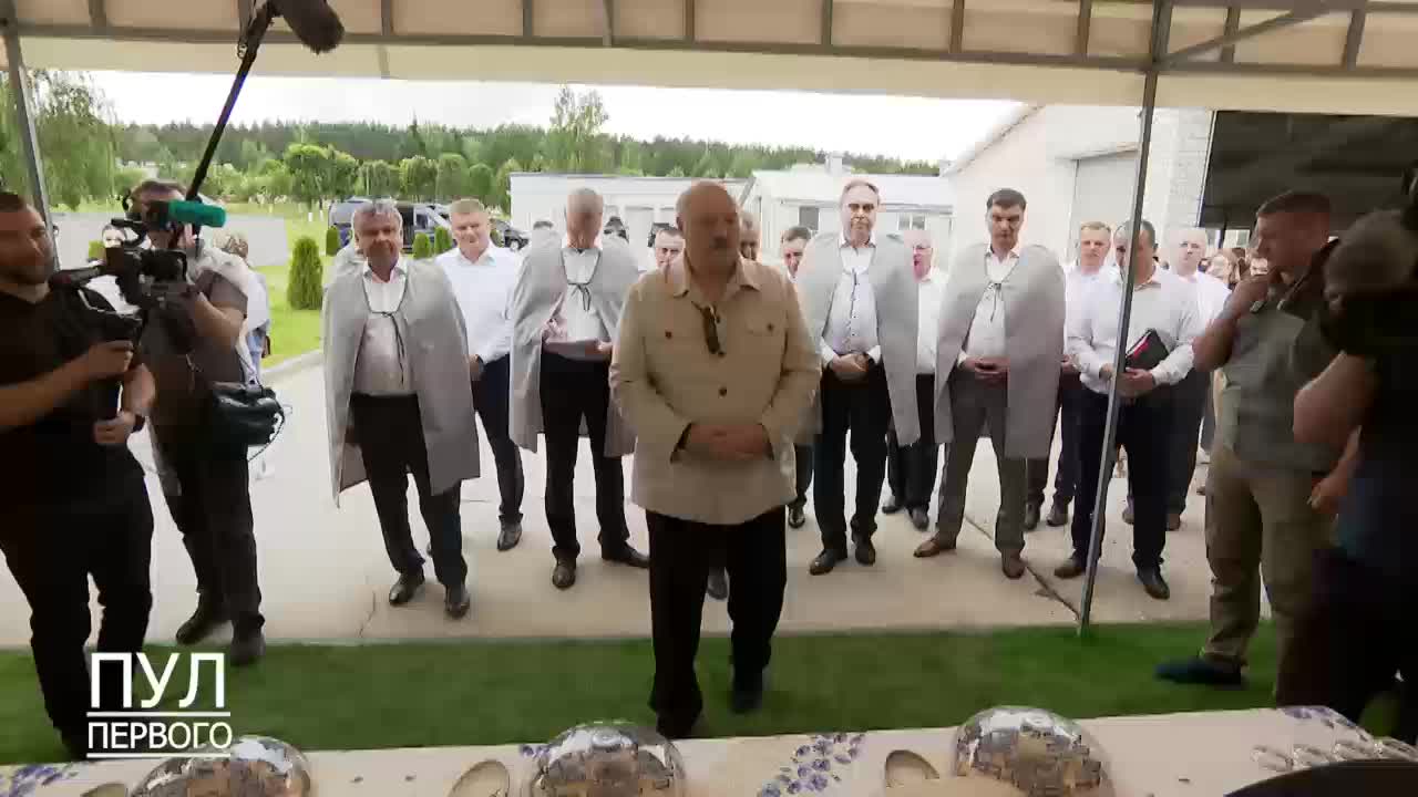 Лукашенко оценил козье молоко без запаха на дегустации
