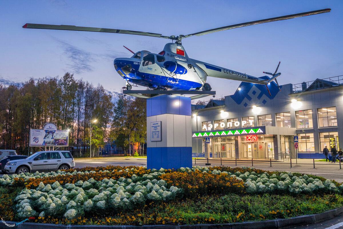 Ограничения на прием и выпуск самолетов ввели в аэропорту Ухты, сообщила Росавиация. Ранее в городе был введен режим «беспилотная опасность» Город Ухта расположен почти на окраине Республики Коми, до границы с Украиной более 3000 километров. Гуд Афтенун Новости