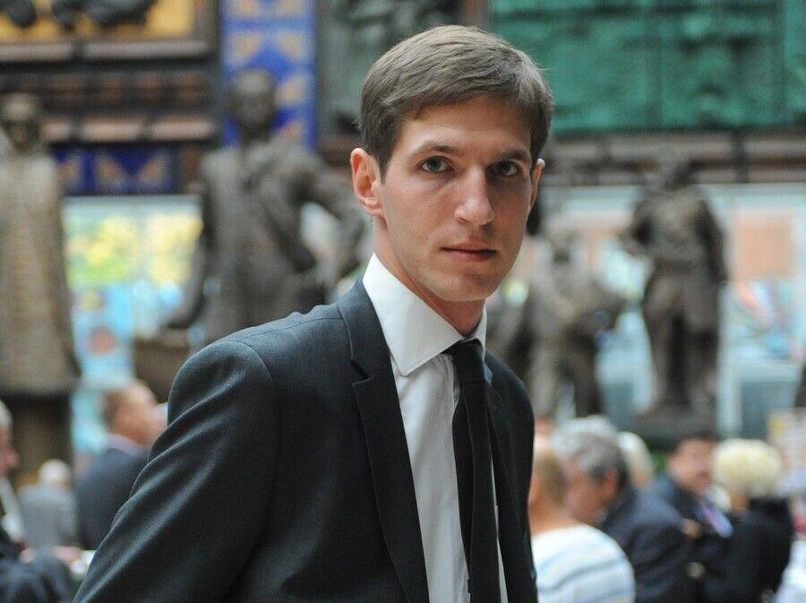 СКР направил ходатайство в суд о заочном аресте главреда Дождя Тихон Дзядко обвиняется в уклонении от обязанностей иностранного агента По данным Головинского суда Москвы журналисту могут назначить до двух лет лишения свободы Ранее столичный главк Следственного комитета сообщил что против Дзядко возбудили уголовное дело Он объявлен в розыск Дождь в России внесён в реестр СМИ иноагентов и признан нежелательной организацией Тихон Дзядко признан в России иностранным агентом Подпишись на Говорит Москва