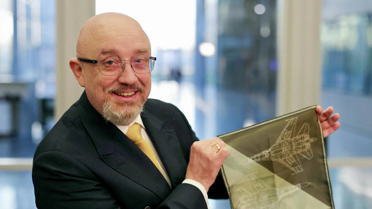Громкое дело о «золотых» пайках: у экс-министра обороны Украины Резникова прошли обыски Национальное антикоррупционное бюро Украины НАБУ провело «внезапные» обыски у «яичного» министра обороны Украины Резникова в рамках расследования дела о закупке продуктов для ВСУ по завышенным ценам. Устанут расследовать. Или делать вид. Украина.ру — подписаться и знать больше
