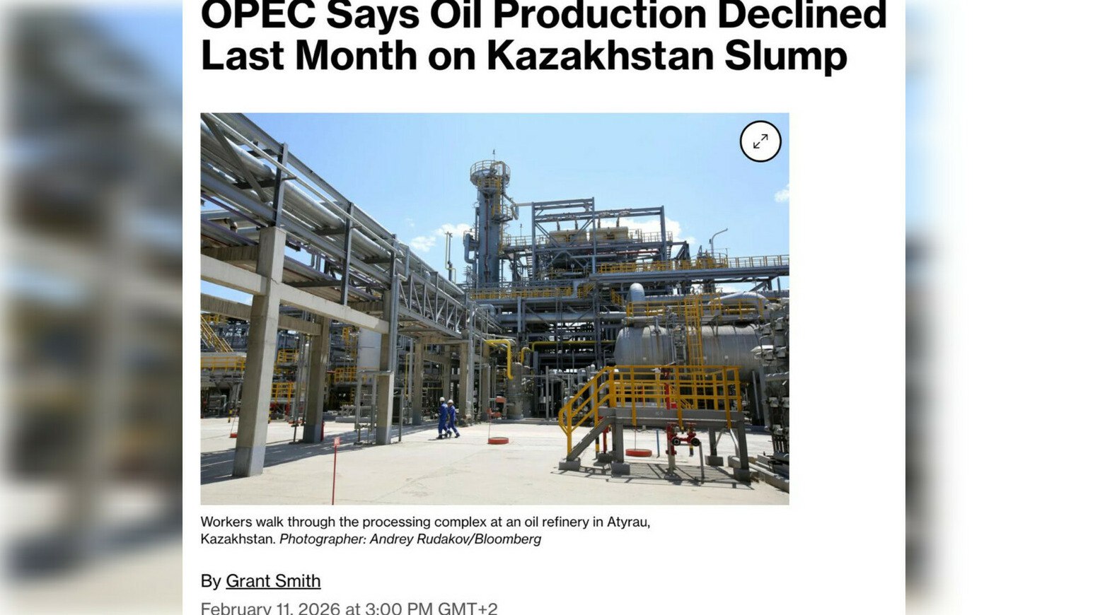 Пожар в Казахстане и санкции против Ирана обвалили добычу нефти ОПЕК Добыча нефти странами ОПЕК в январе упала на 439 тысяч баррелей в сутки более половины потерь пришлось на Казахстан из за пожара на месторождении Тенгиз передает ArbatMedia Об этом сообщает Bloomberg со ссылкой на данные альянса из 22 стран Остановка производства в Казахстане произошла после возгорания трансформаторов на подстанции Авария привела к прекращению работы на крупном месторождении Тенгиз Венесуэла столкнулась с проблемами при экспорте нефти из за американской блокады Иран продолжает работать в условиях санкций США что также влияет на объёмы поставок В Саудовской Аравии и других крупных странах участницах альянса уровень производства остался без изменений Это связано с началом трёхмесячной заморозки добычи которая призвана компенсировать сезонное падение спроса на нефть Прислать новость