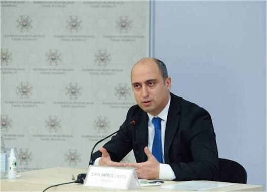 В Стамбуле откроется азербайджанская школа Эмин Амруллаев Министр науки и образования Азербайджана Эмин Амруллаев сообщил журналистам что здание где будет располагаться школа в Стамбуле выделила Турция В настоящее время в здании школы ведутся ремонтные работы Мы посчитали это необходимым поскольку в Стамбуле проживает много граждан Азербайджана В школе будут использоваться турецкие и азербайджанские образовательные материалы Азербайджанская школа будет служить образованию детей наших соотечественников проживающих там на родном языке и в национальном духе а также дальнейшему укреплению образовательного сотрудничества между двумя странами Эта возможность имеет большое значение с точки зрения дальнейшего укрепления образовательного сотрудничества между двумя братскими странами сказал министр Caucasian bureau
