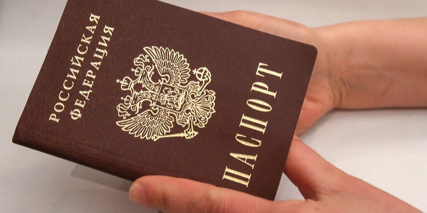 Главу азербайджанской диаспоры Подмосковья лишили гражданства РФ Глава азербайджанской диаспоры в Московской области потерял российское гражданство и будет выслан из страны. Эльшана Ибрагимова задержали за нарушение миграционного законодательства. Об этом сообщает Telegram-канал Mash. Пресс-служба уведомляет, что журналисты из Азербайджана пытались получить комментарии от Ибрагимова по поводу произошедшего. Он заявил, что даст разъяснения только по возвращении на родину. Кроме того, накануне стало известно…