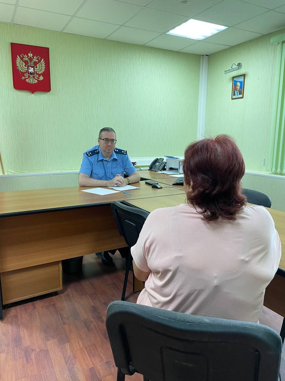 Заместитель прокурора Саратовской области Дмитрий Ефимович Симанович провел выездной личный прием жителей Дергачевского района К представителю надзорного ведомства на прием обратились 2 местных жителя. Они озвучили проблемные вопросы обеспечения безопасности дорожного движения и благоустройства территорий. По обращениям незамедлительно организованы проверки, по результатам которых при наличии оснований будут приняты исчерпывающие меры прокурорского реагирования. Результаты рассмотрения обращений Дмитрий Ефимович Симанович взял на контроль.
